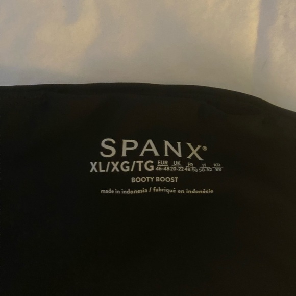Spanx Active Booty Boost Capri Legging - Picture 4 of 4